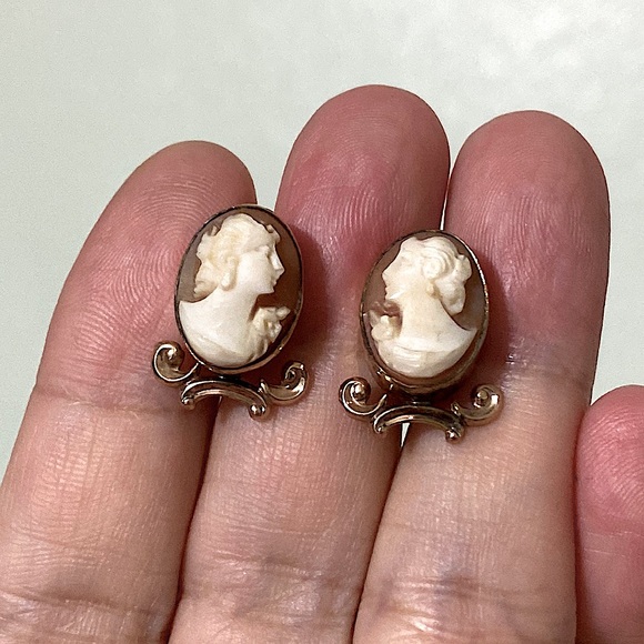 🖤Vtg💕12KGF VanDell Cameo clip earrings - Picture 2 of 10